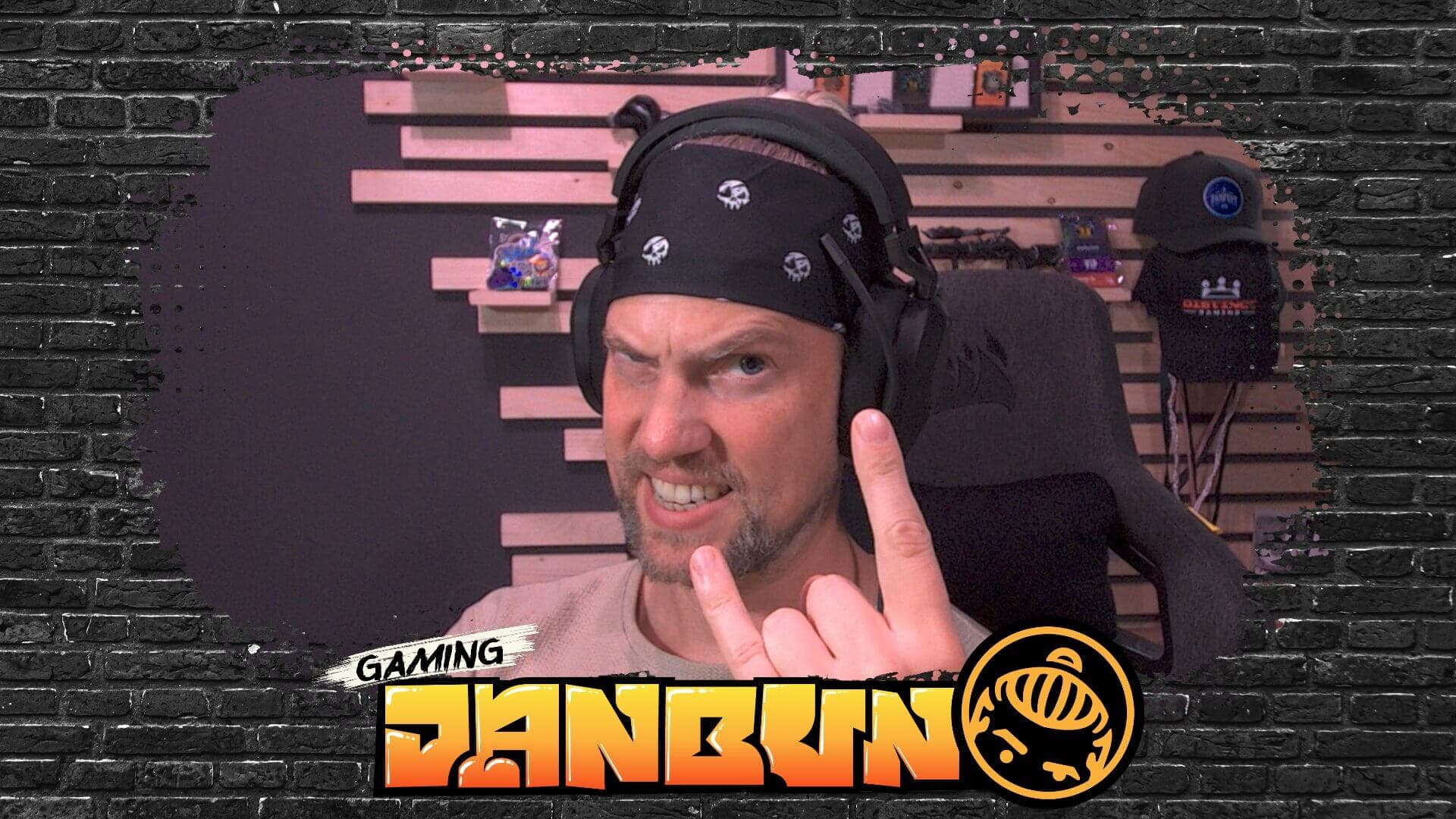 JanBun playing Sea of Thieves