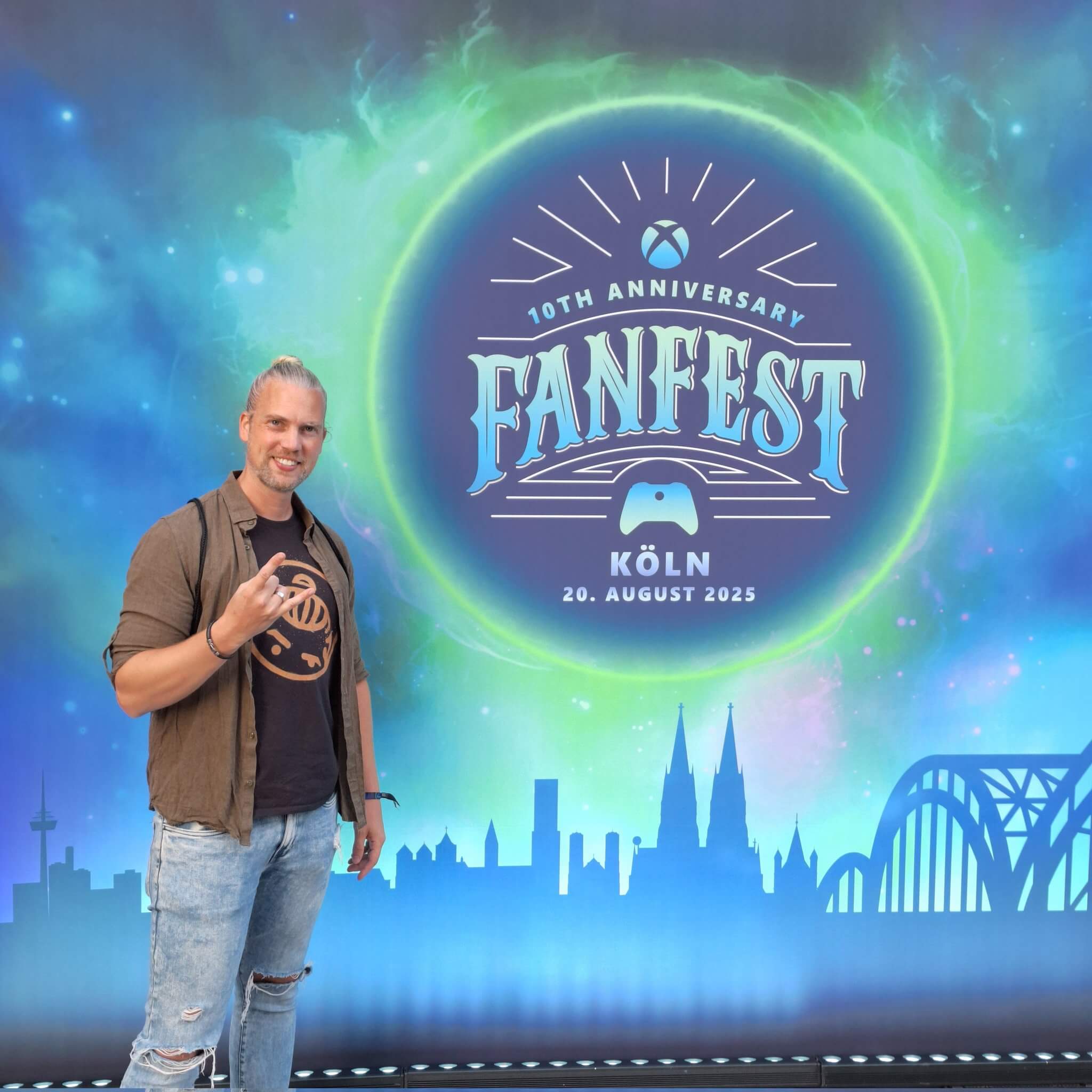 JanBun at the Xbox FanFest 10th Anniversary backdrop in Köln